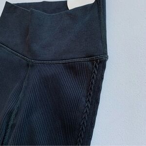 Aerie Offline Black Seamless Cable Leggings Size Small — 7/8 Length NWT